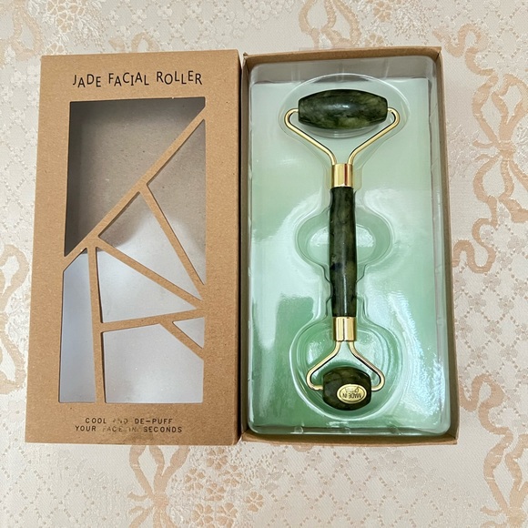 Jade Facial Roller - Picture 1 of 4